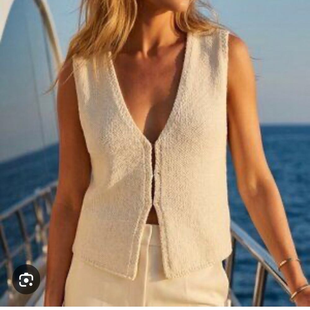 Prince Street Knit Top by Rumored Sweater Vest NWT
